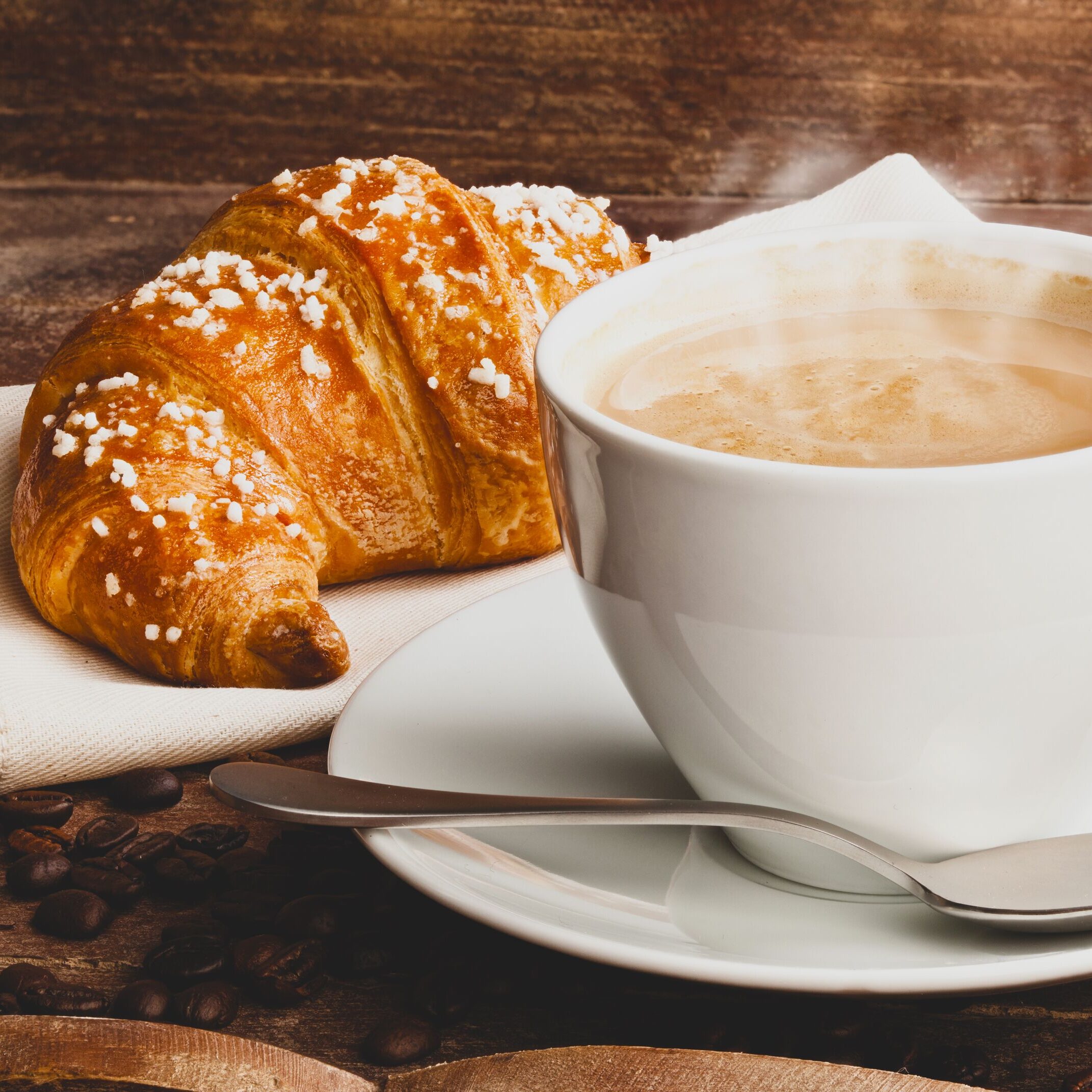 weboptimiert-Kaffe-Croissant-scaled-aspect-ratio-1-1